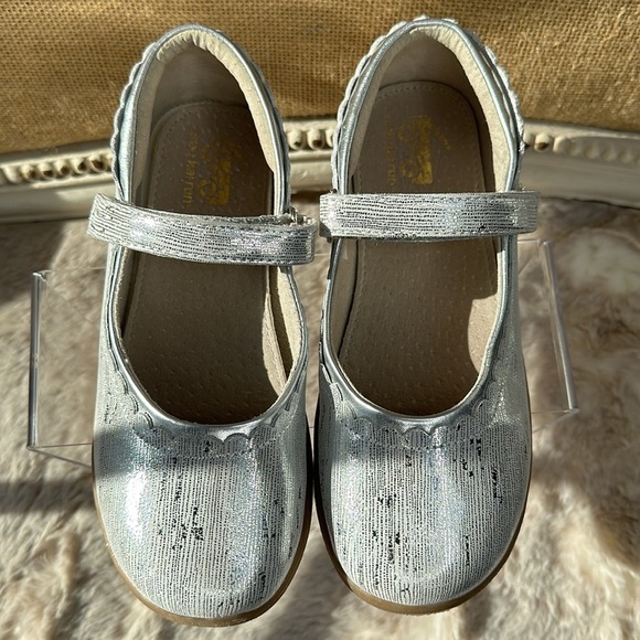 See Kai Run | Jane II in Silver, Size 2.5 - Picture 8 of 14